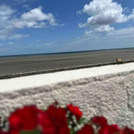 Holiday home Maison Les Pieds Dans L'eau